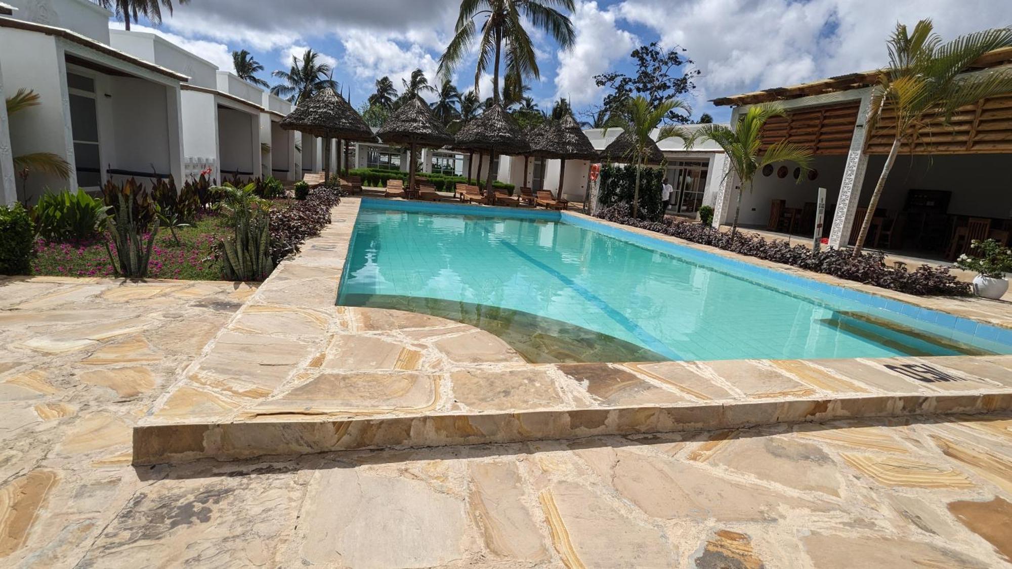 Mafia Dream Hotel Kilindoni Exterior photo